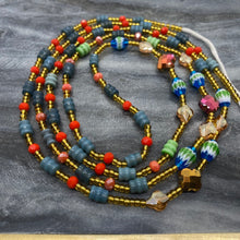 Load image into Gallery viewer, Queen's Court