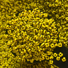 Load image into Gallery viewer, 8/0 Ghanaian Recycled Glass Seed Beads